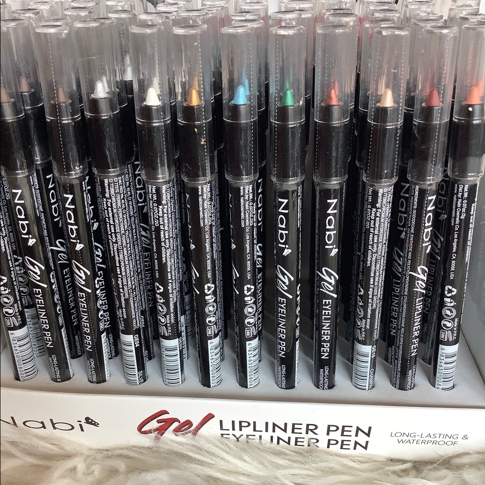 Gel eyeliner and lip liner pen